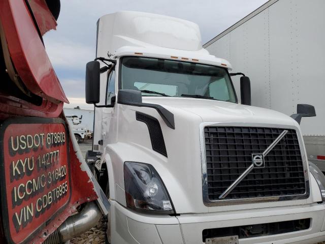  Salvage Volvo Vnl