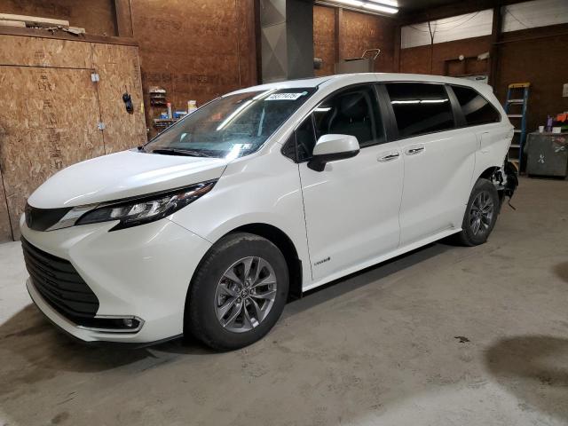  Salvage Toyota Sienna