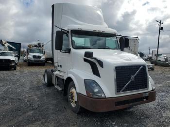  Salvage Volvo Vn