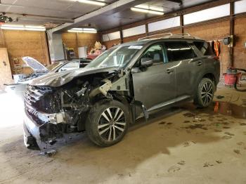  Salvage Nissan Pathfinder