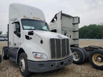  Salvage Peterbilt 579