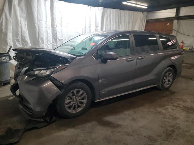  Salvage Toyota Sienna