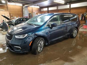  Salvage Chrysler Pacifica