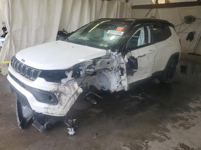  Salvage Jeep Compass