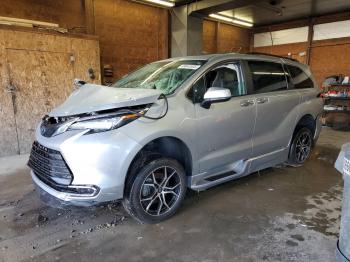  Salvage Toyota Sienna