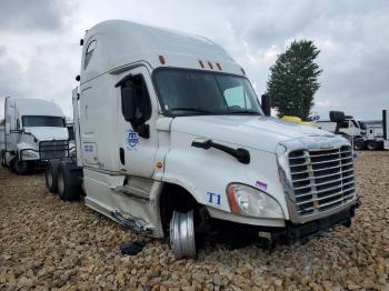  Salvage Freightliner Cascadia 1