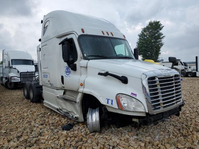  Salvage Freightliner Cascadia 1