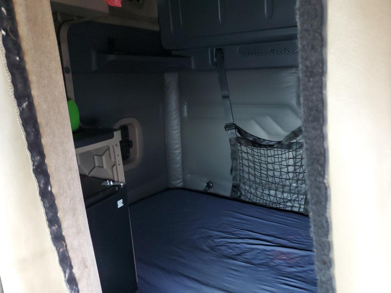 Freightliner Cascadia 1 Image 9