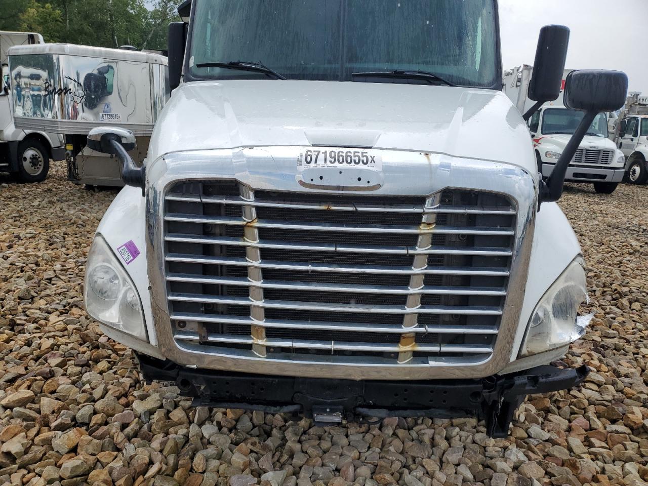Freightliner Cascadia 1 Image 8