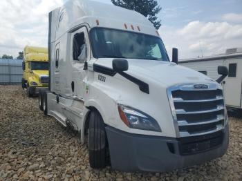  Salvage Freightliner Cascadia 1