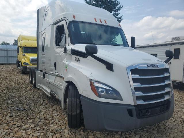  Salvage Freightliner Cascadia 1