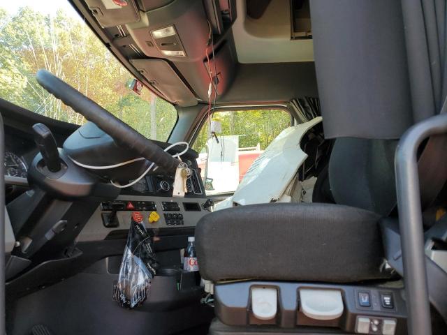 Freightliner Cascadia 1 Image 4