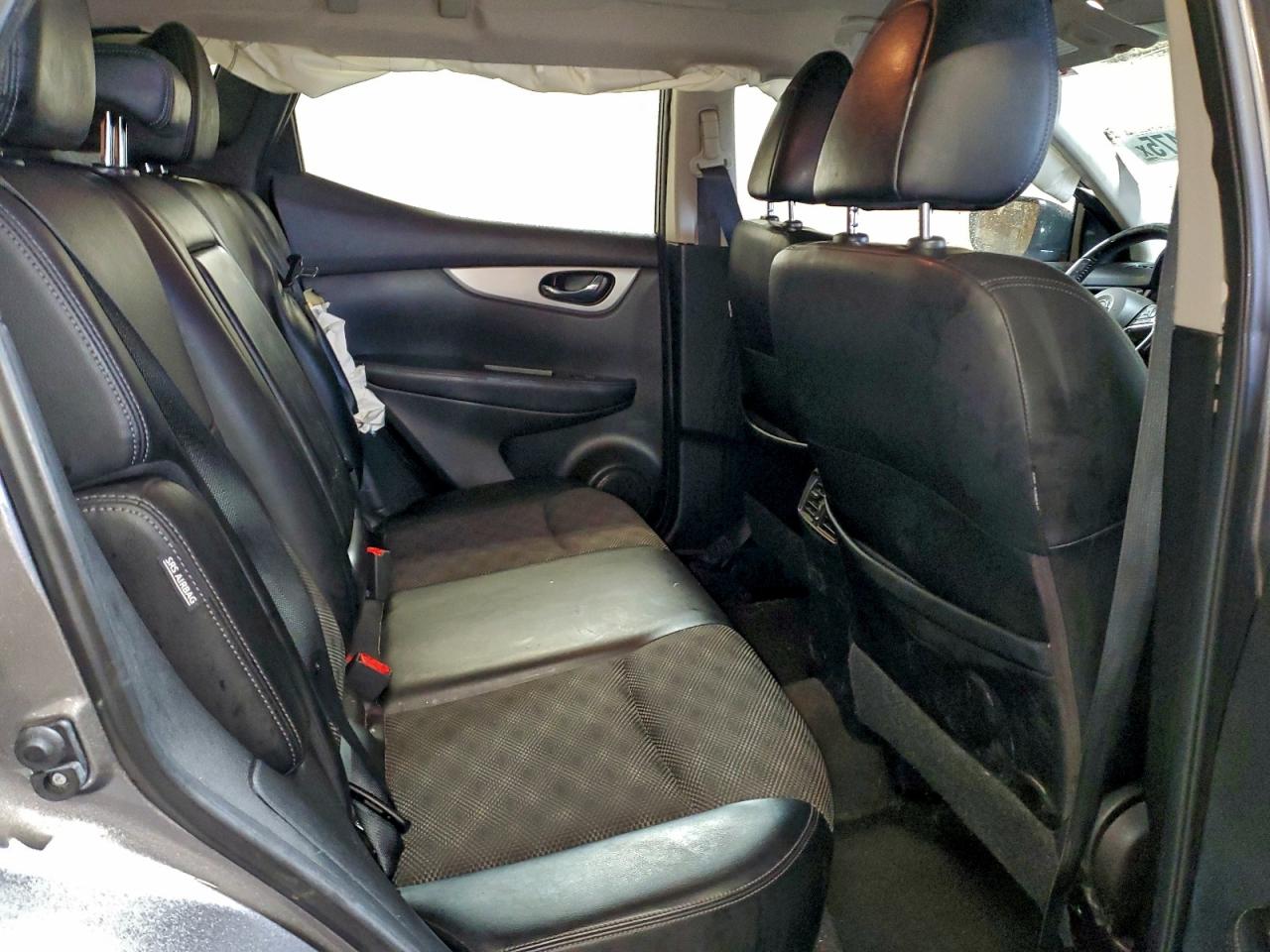 Nissan Rogue S Image 11