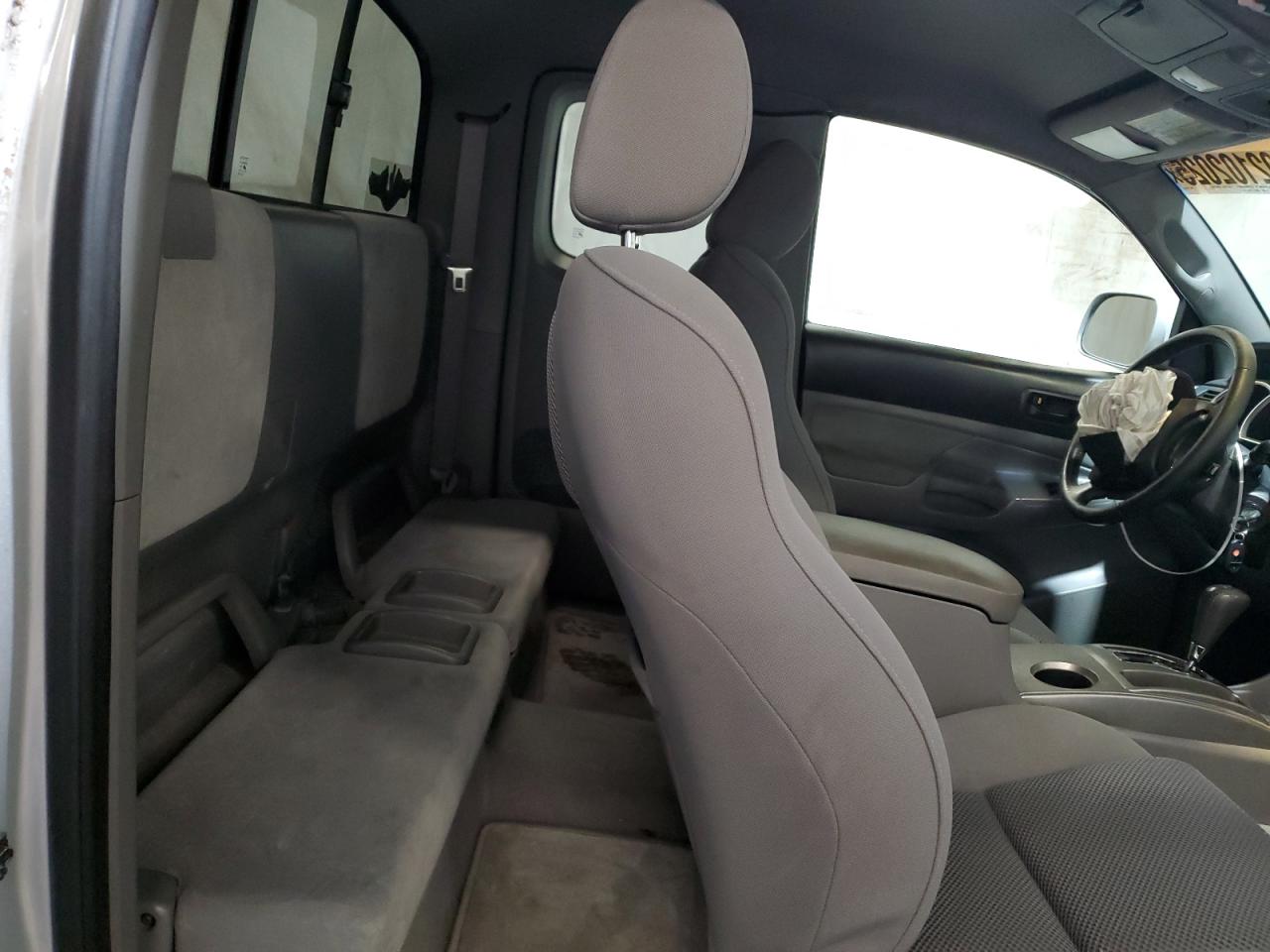 Toyota Tacoma Access Cab Image 9