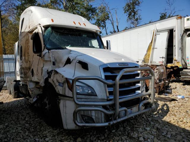  Salvage Freightliner Cascadia 1