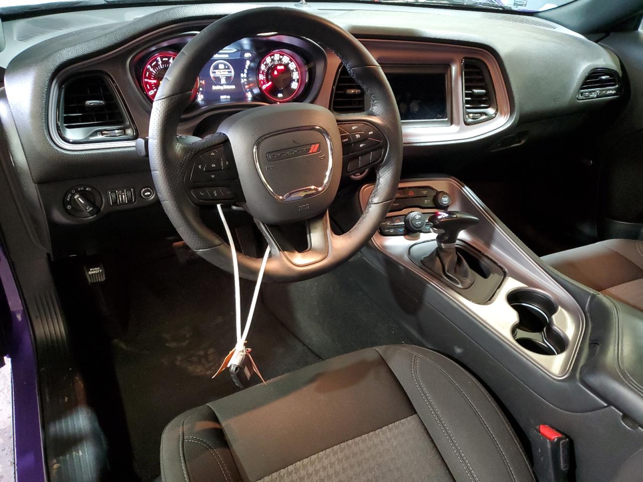 Dodge Challenger Sxt Image 8