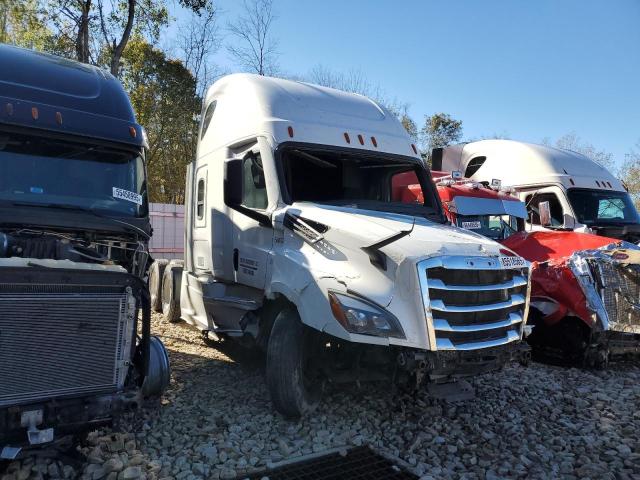  Salvage Freightliner Cascadia 1