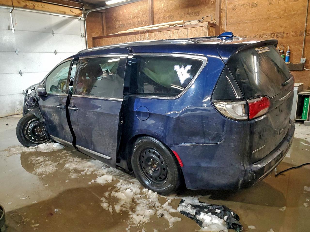 Chrysler Pacifica Hybrid Limited Image 2