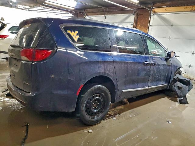 Chrysler Pacifica Hybrid Limited Image 4