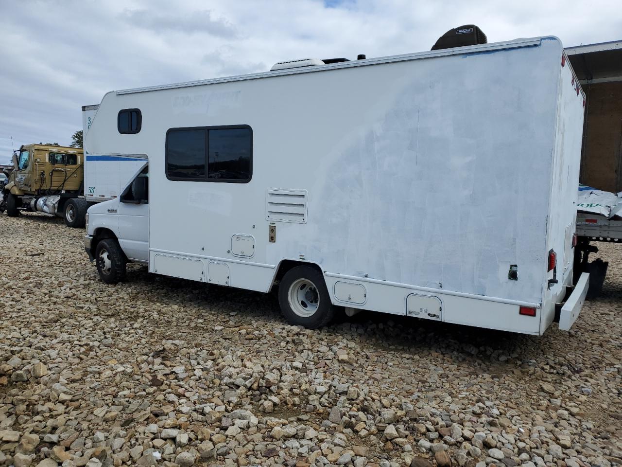 Ford Econoline E350 Super Duty Cutaway Van Image 6