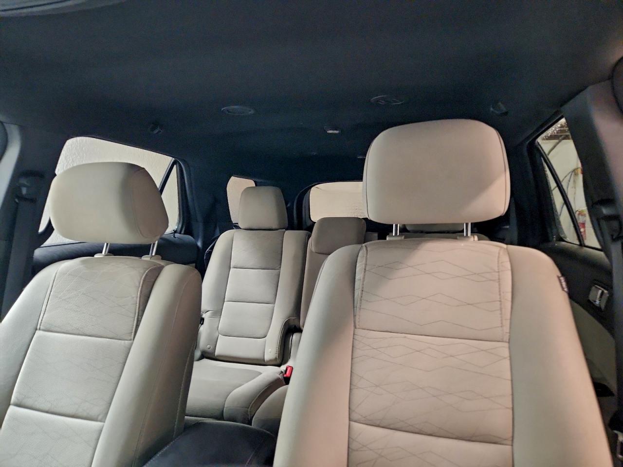 Ford Explorer Image 9