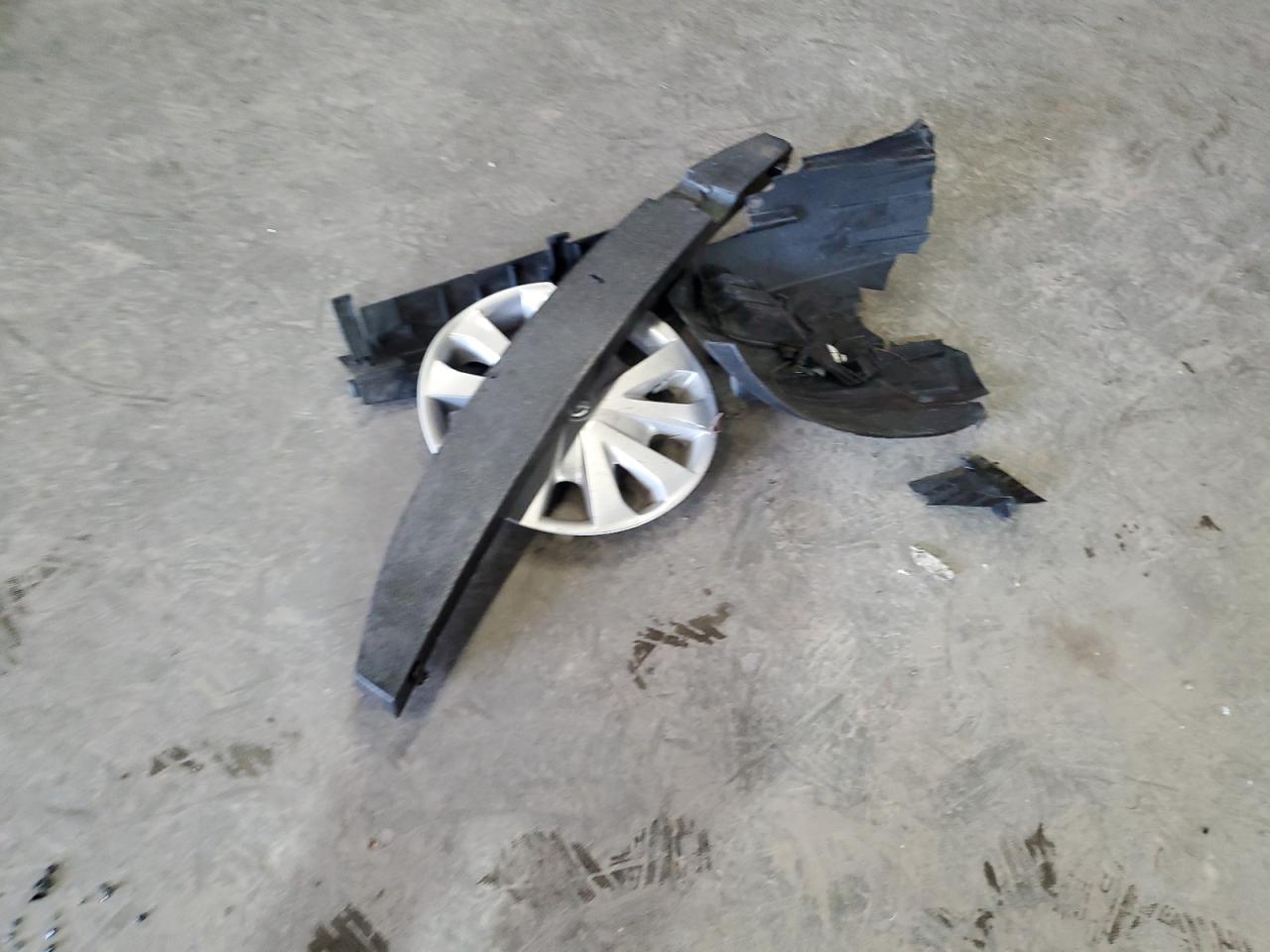 Nissan Versa S Image 3