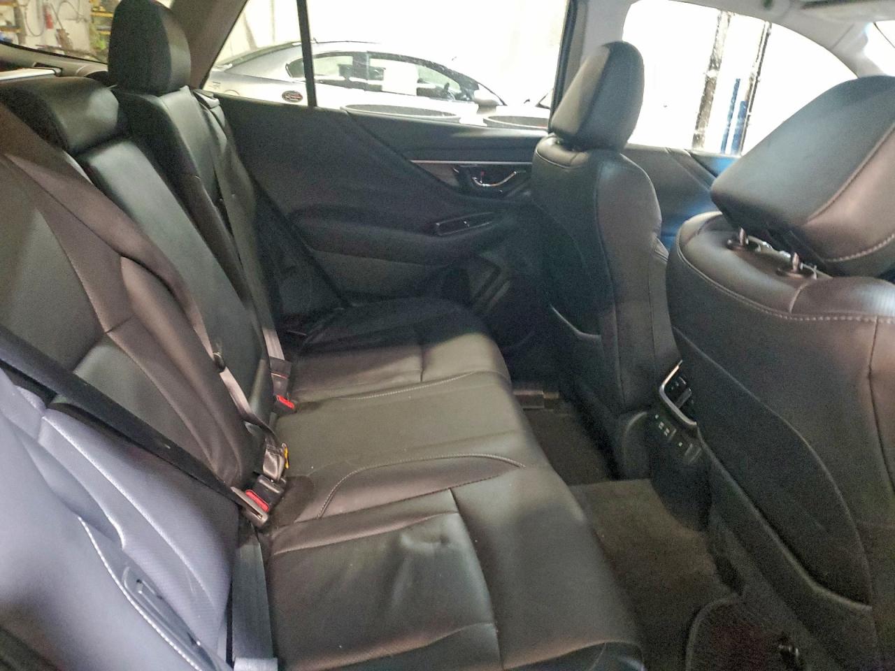 Subaru Outback Limited Image 2