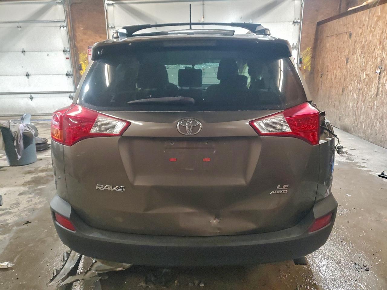 Toyota RAV4 Le Image 9