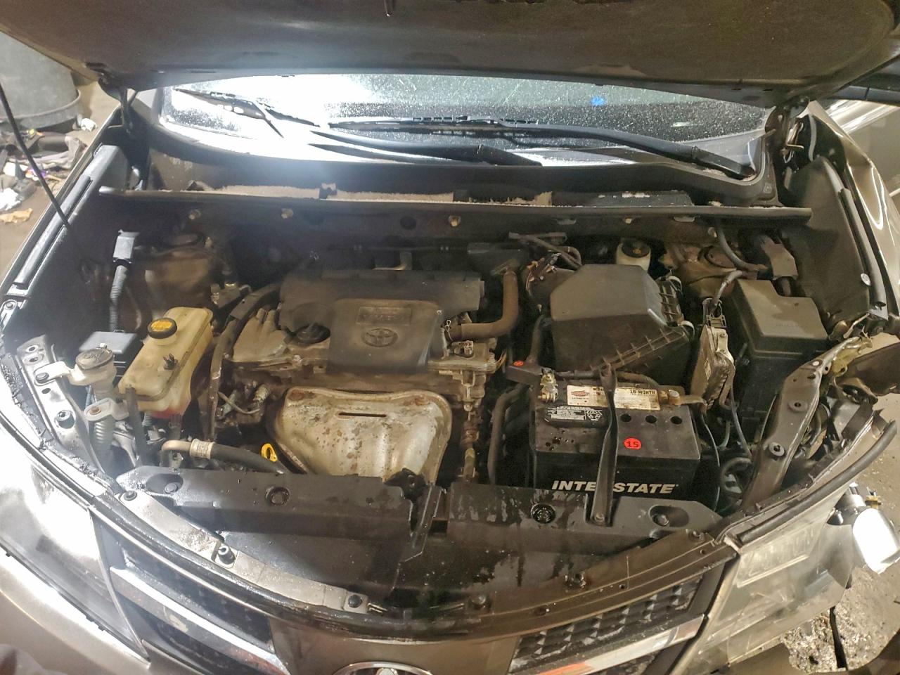 Toyota RAV4 Le Image 12