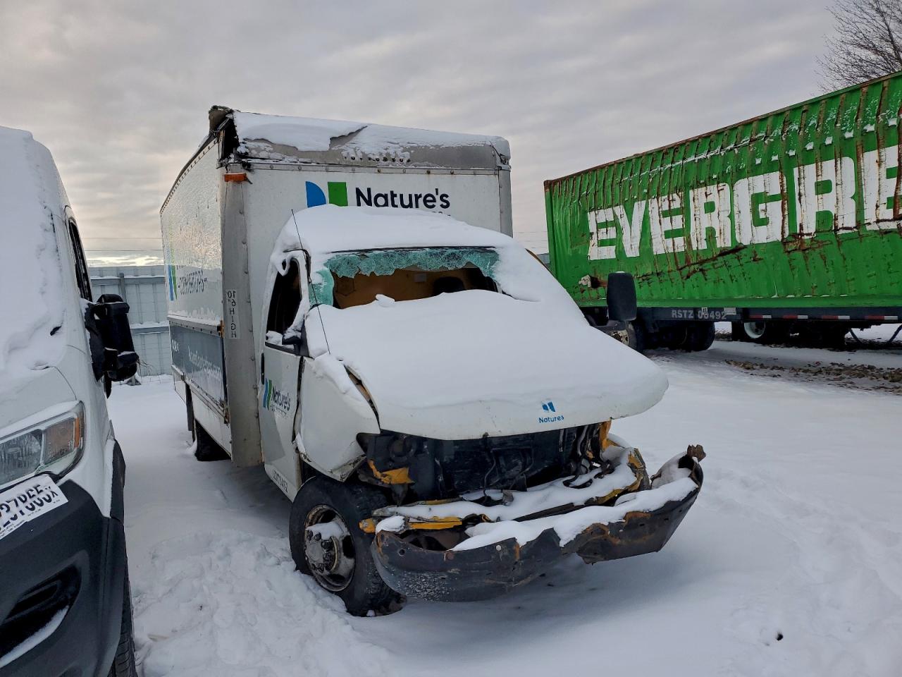 GMC Savana Cutaway G3500 Image 11