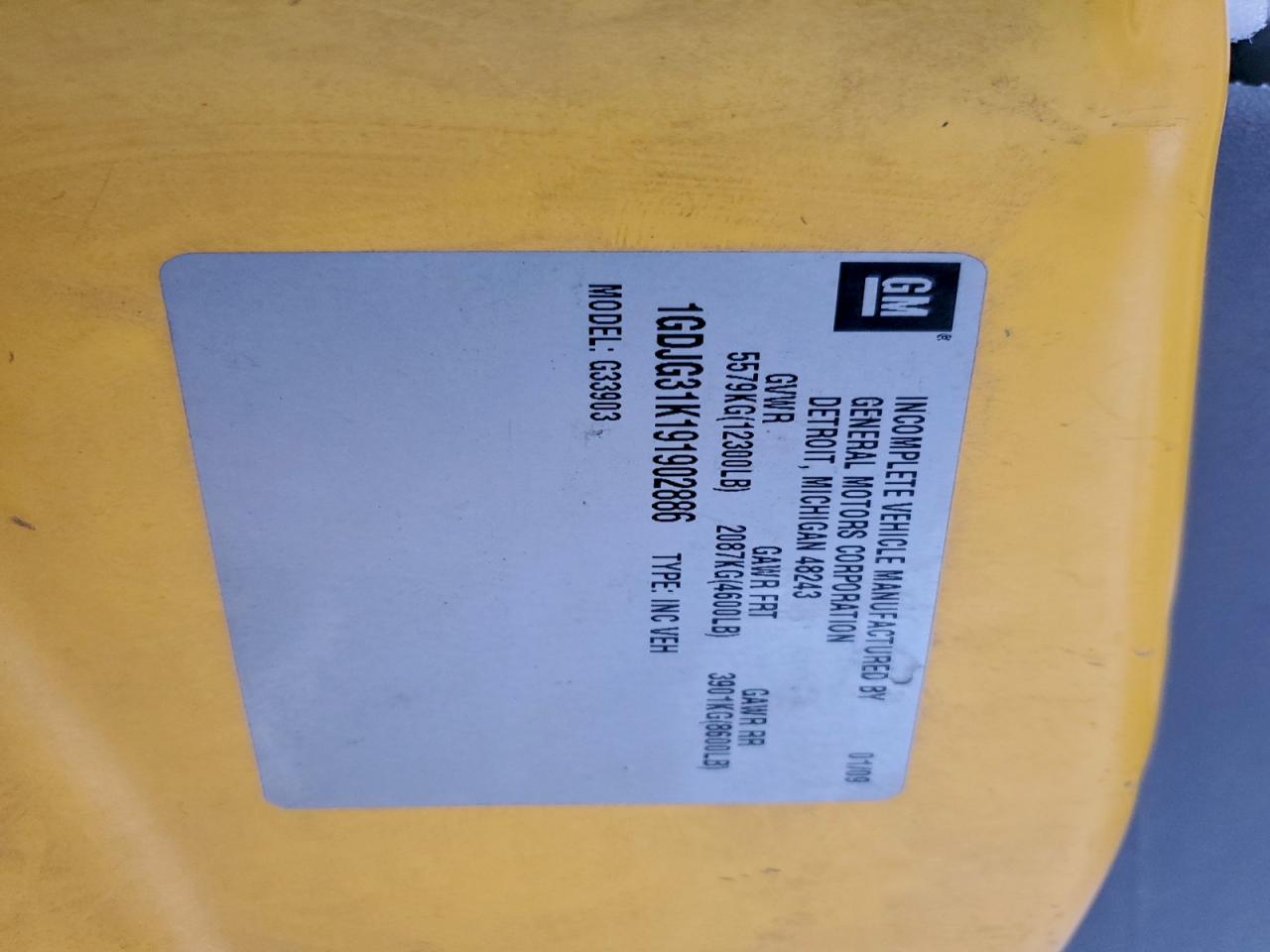 GMC Savana Cutaway G3500 Image 13