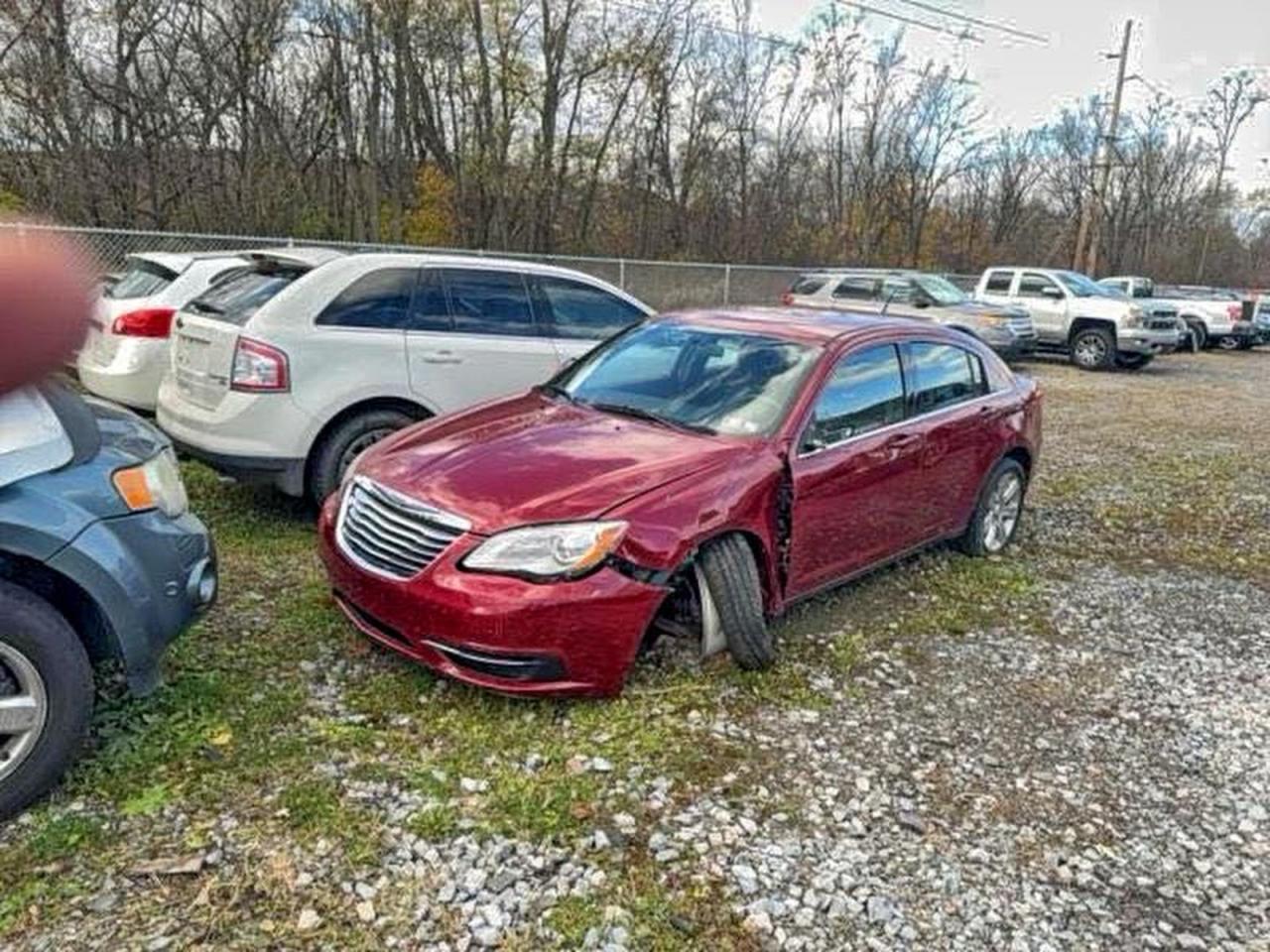 Chrysler 200 Lx Image 2