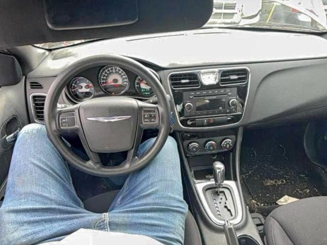 Chrysler 200 Lx Image 8