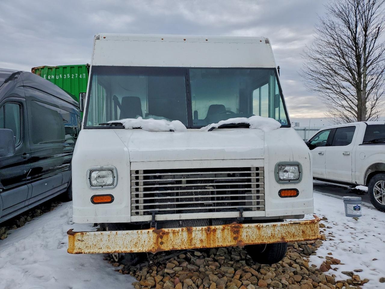 Ford Econoline E350 Super Duty Stripped Chassis Image 12