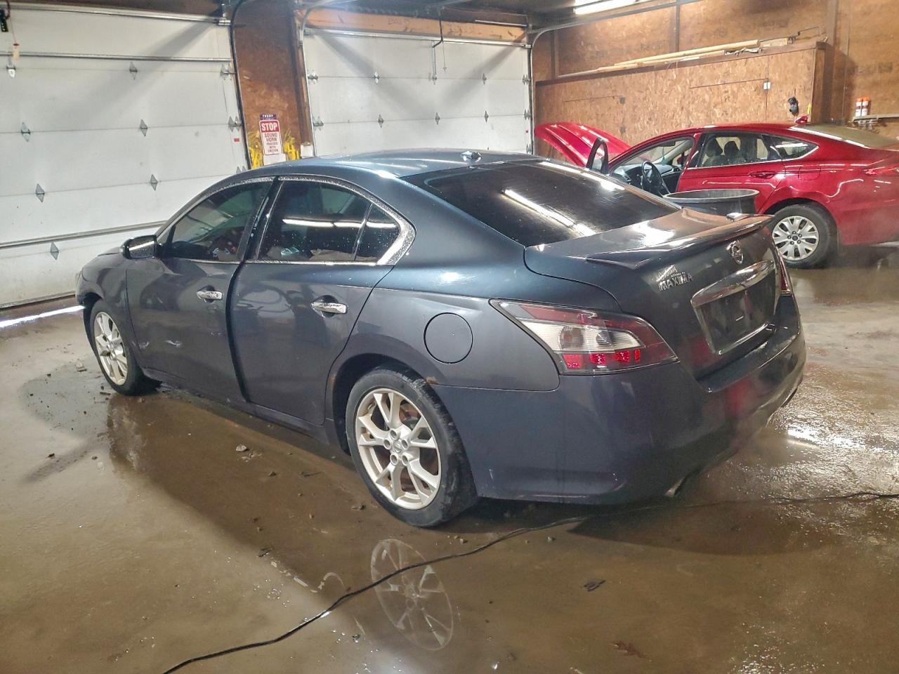 Nissan Maxima S Image 4