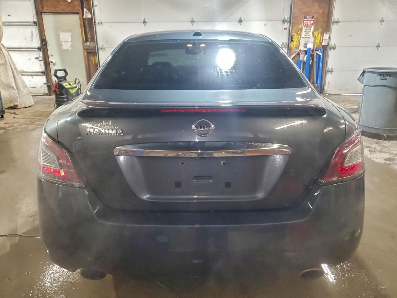 Nissan Maxima S Image 10