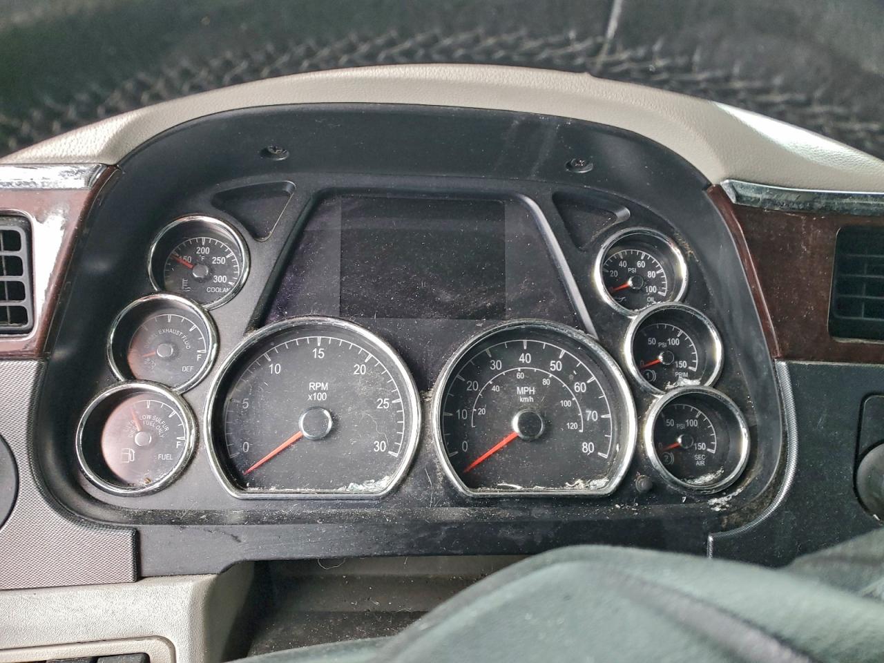 Peterbilt 579 Image 9