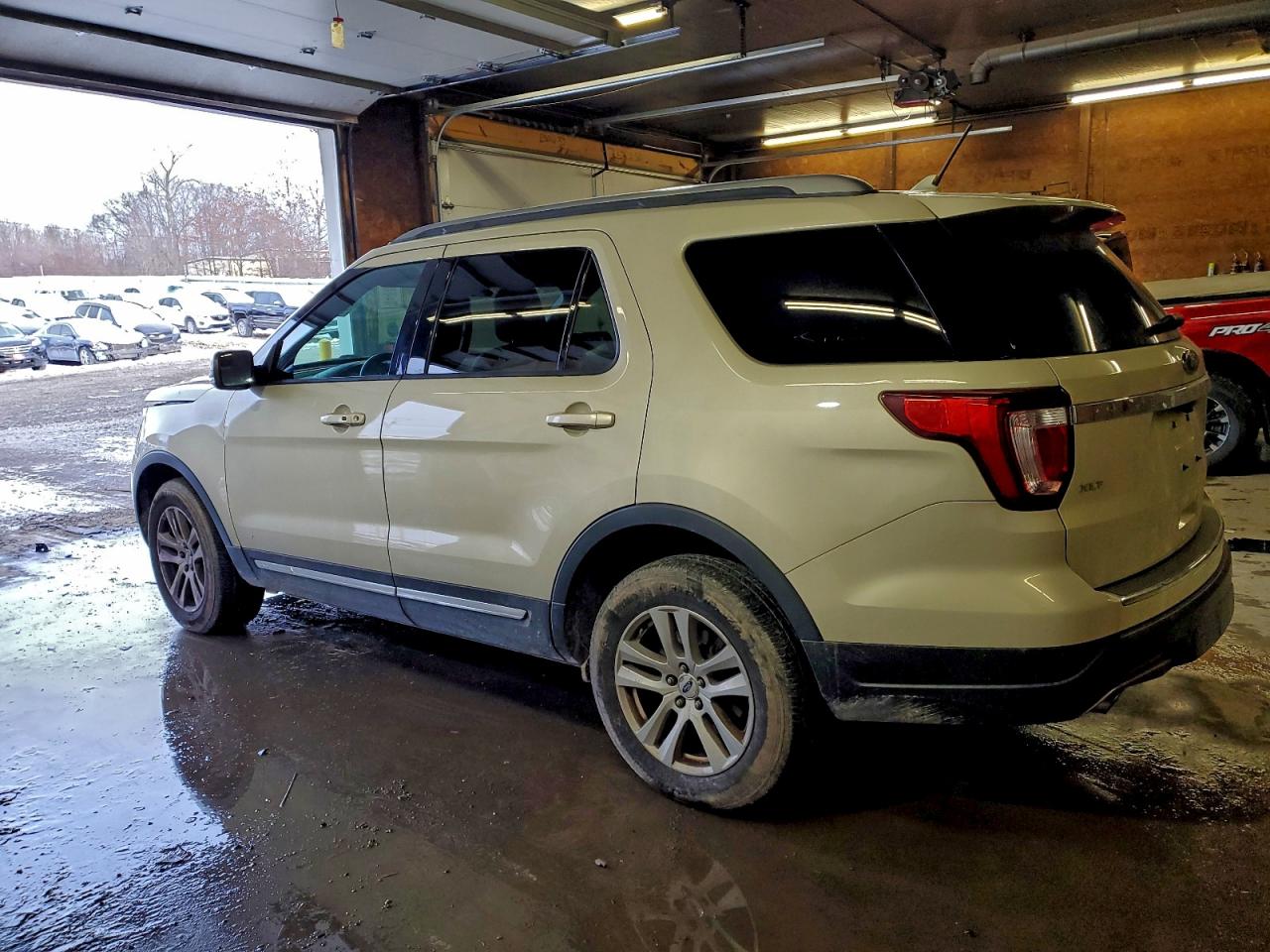 Ford Explorer Xlt Image 3