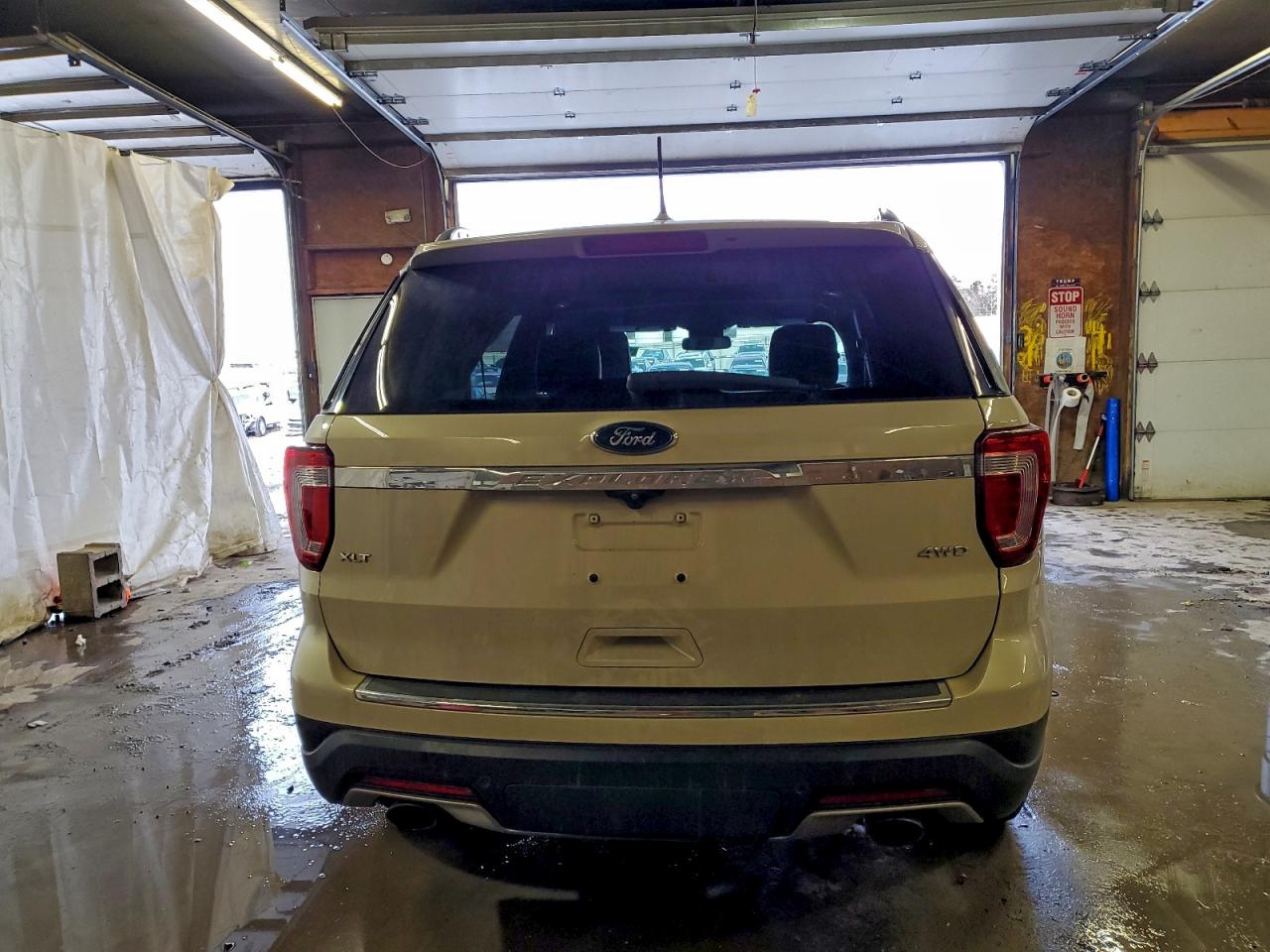 Ford Explorer Xlt Image 6