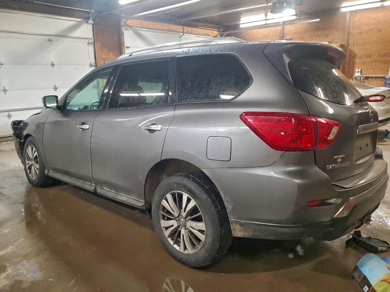 Nissan Pathfinder S Image 4