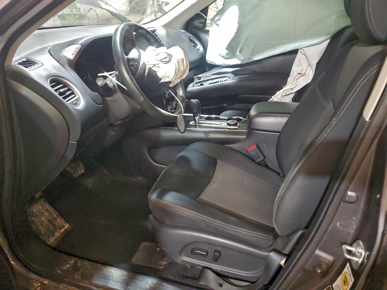 Nissan Pathfinder S Image 8