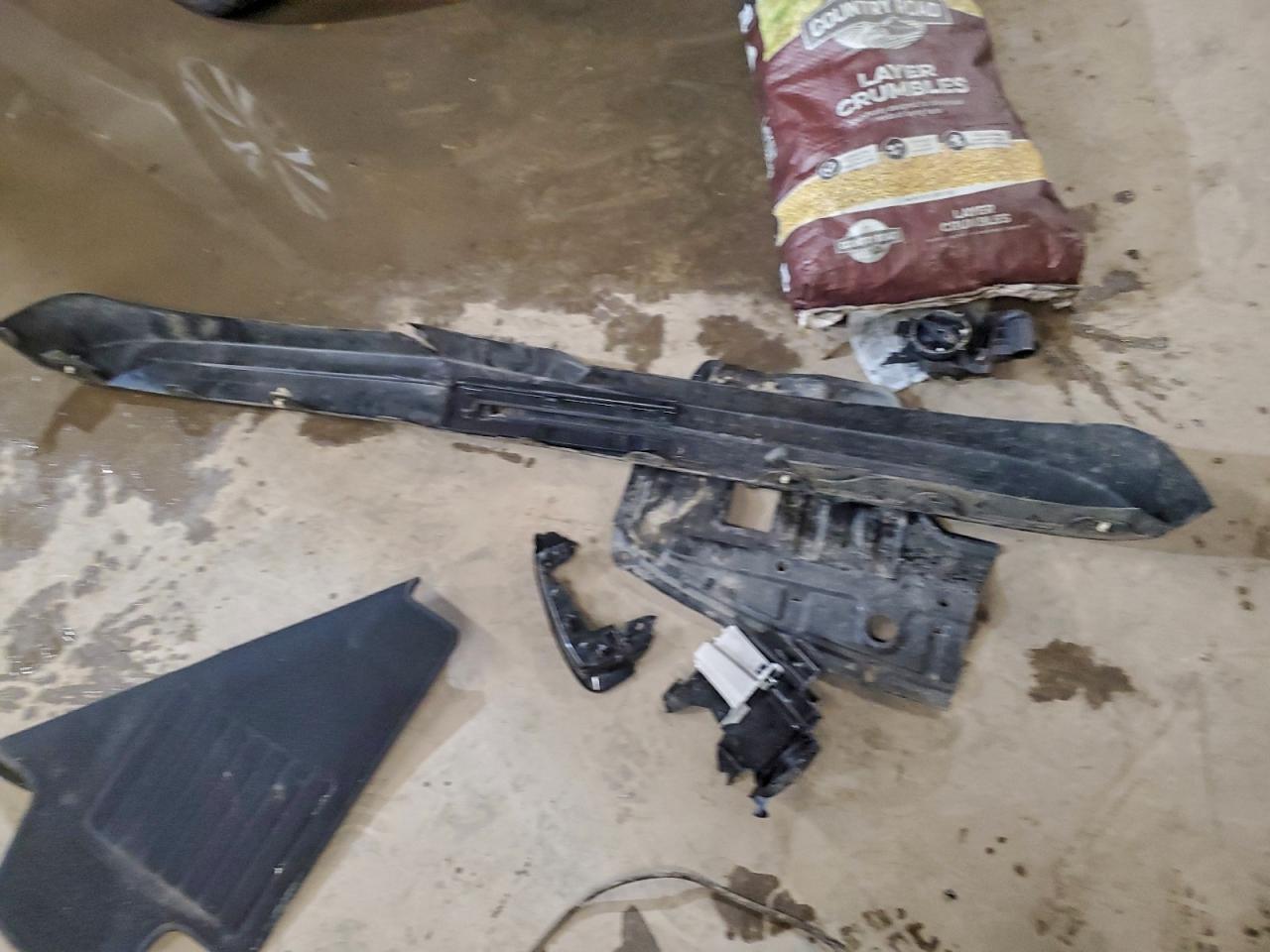 Nissan Pathfinder S Image 12