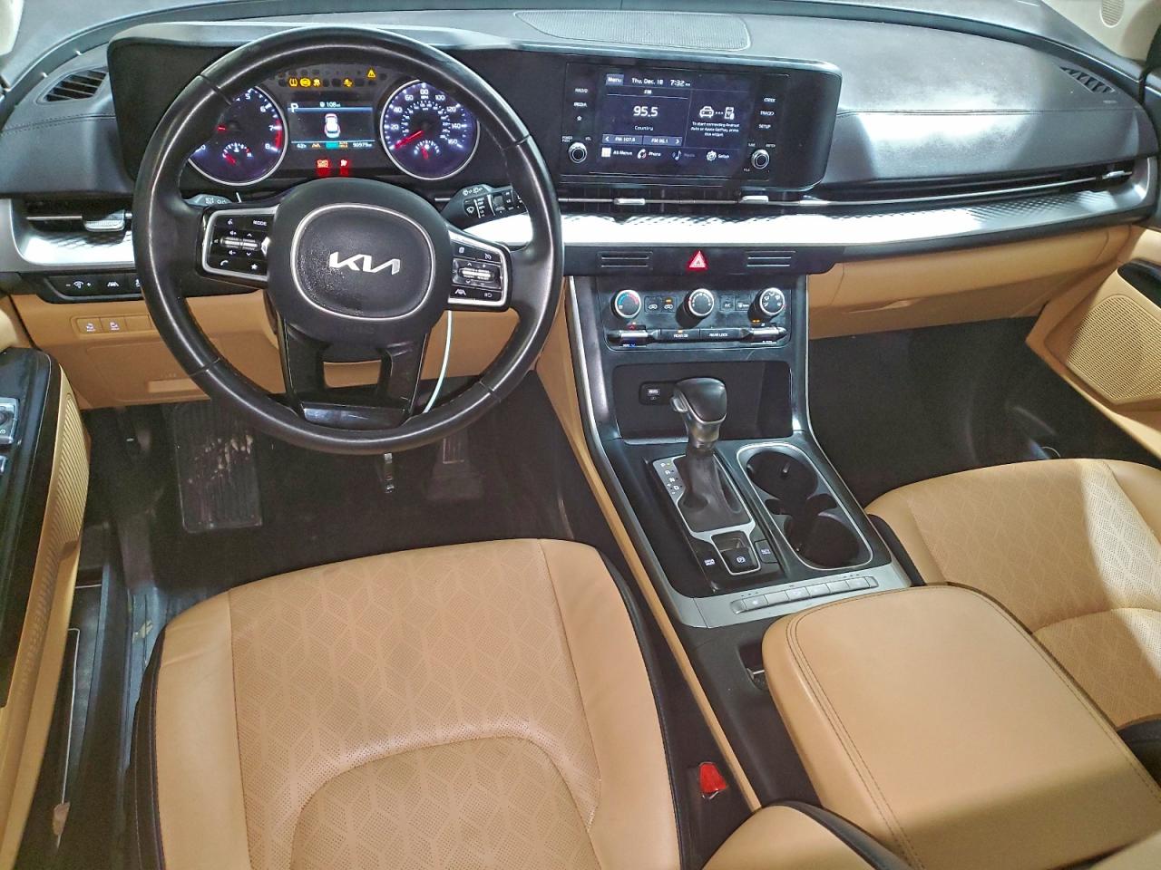 Kia Carnival Lx Image 3