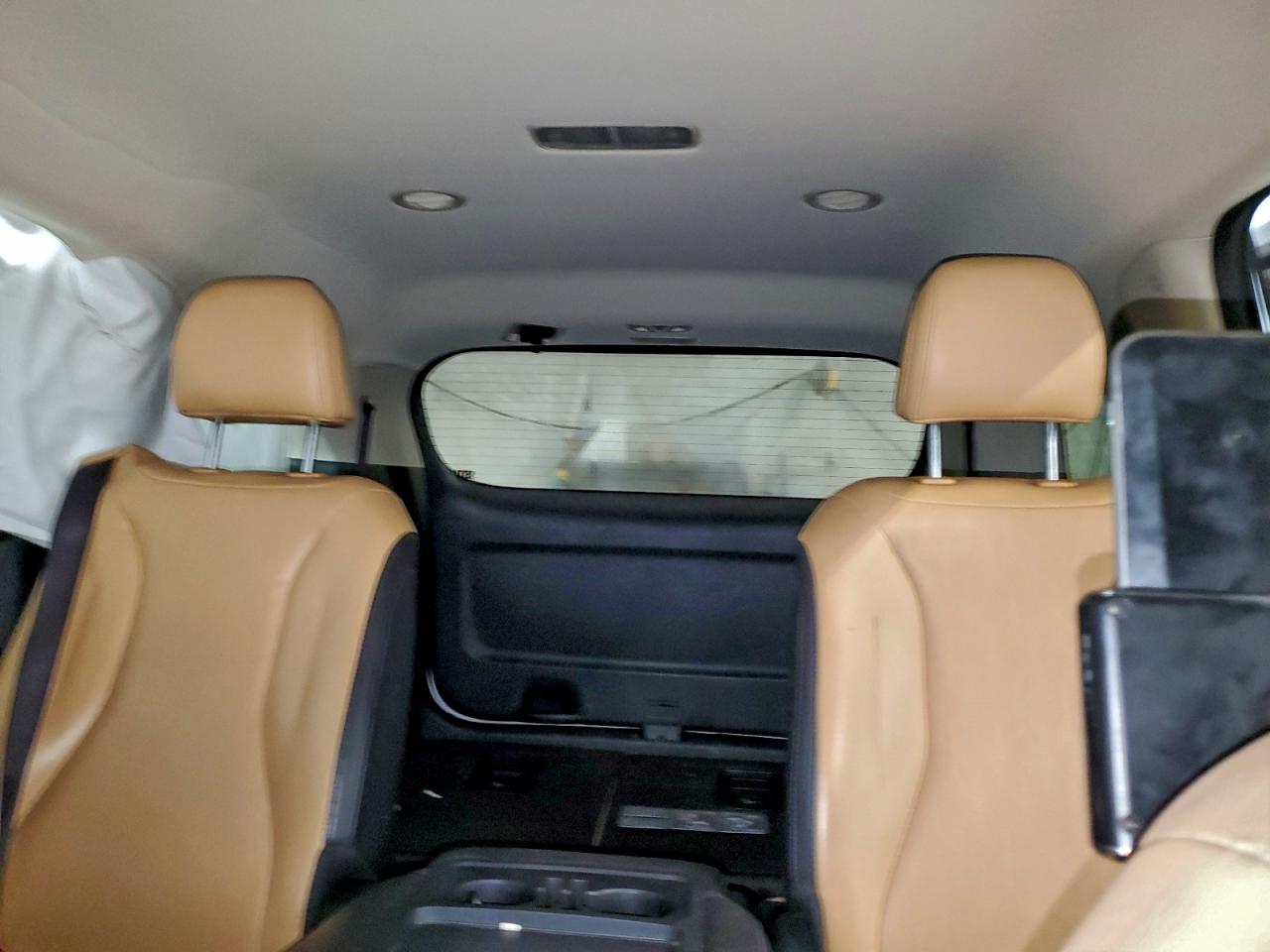 Kia Carnival Lx Image 11