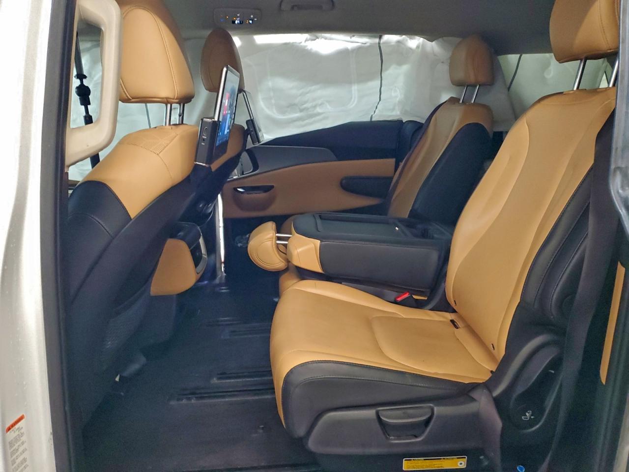 Kia Carnival Lx Image 10