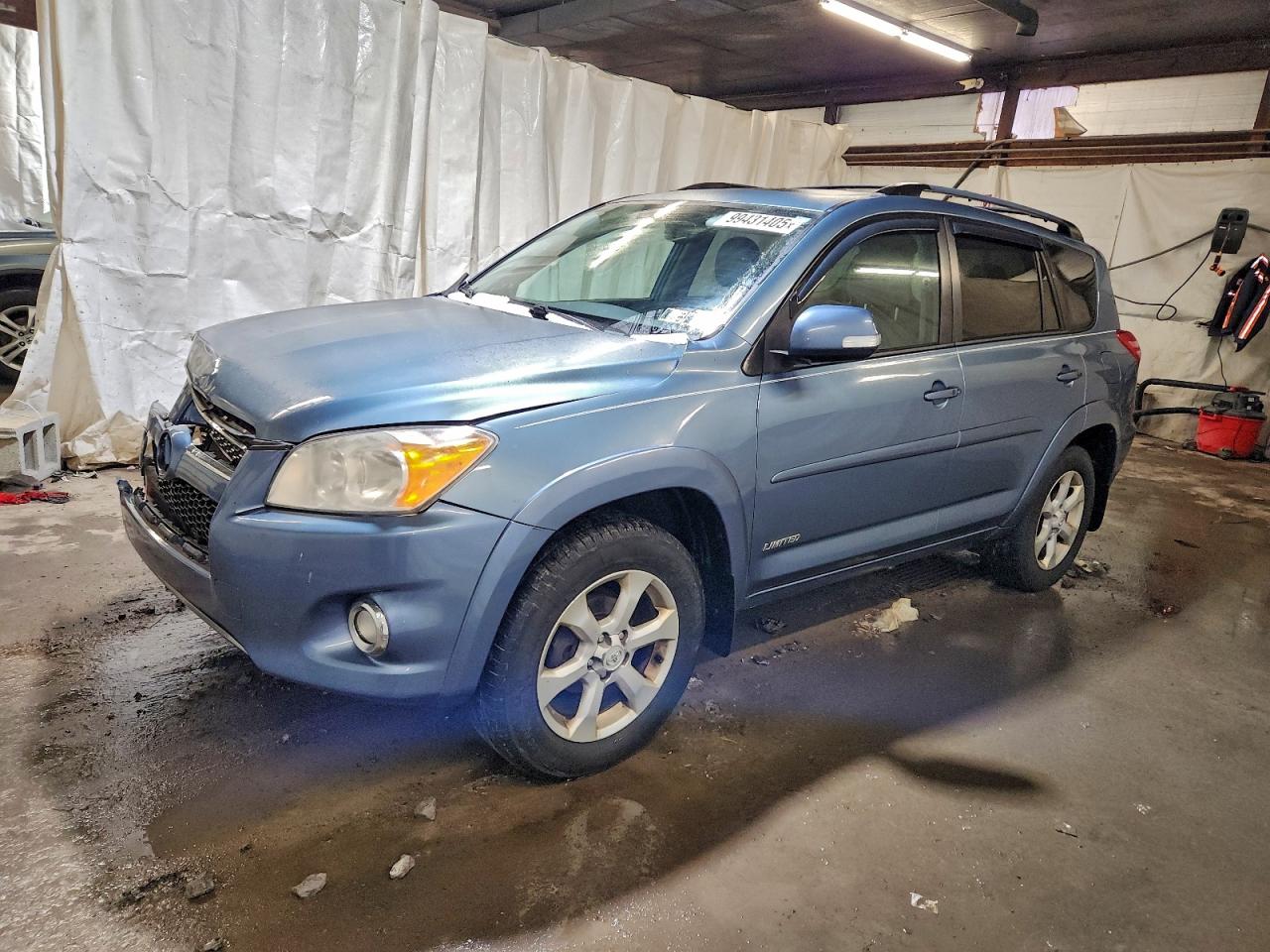 Toyota RAV4 Limited Image 1