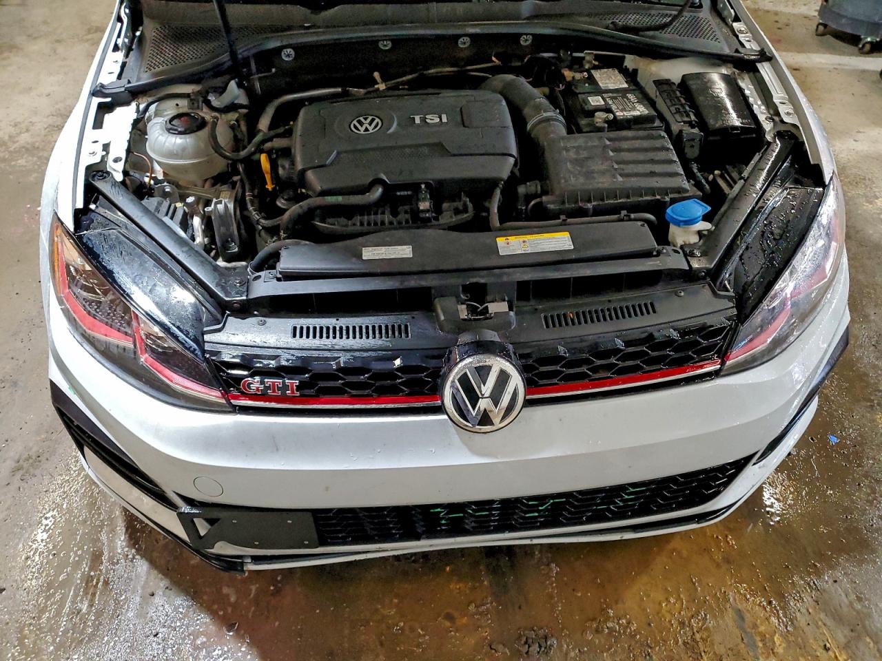 Volkswagen GTI S Image 9