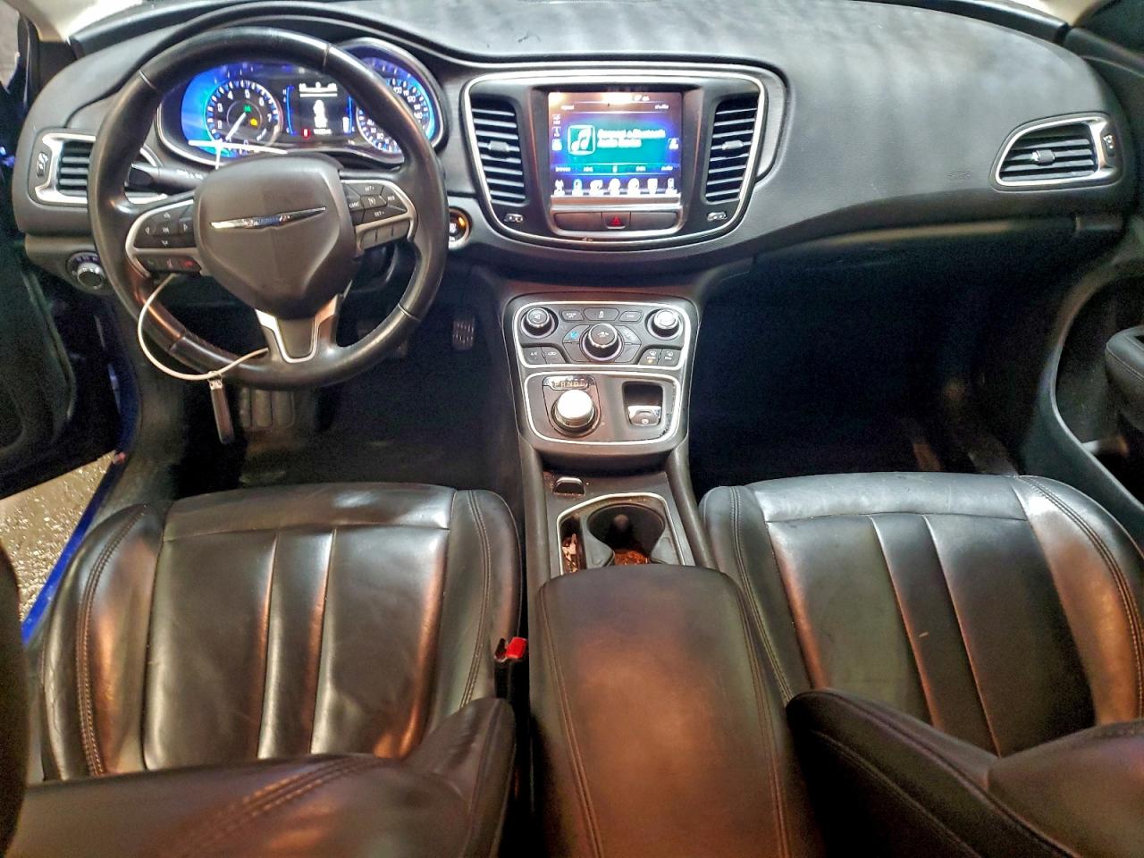 Chrysler 200 Limited Image 3