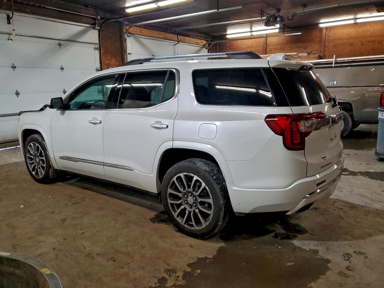 GMC Acadia Denali Image 2