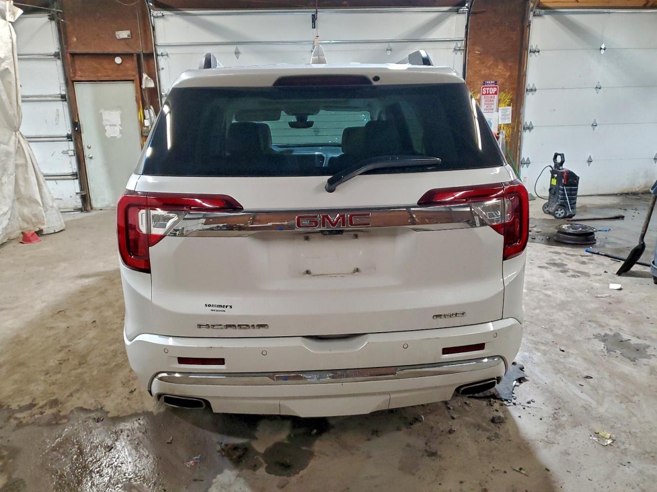 GMC Acadia Denali Image 12